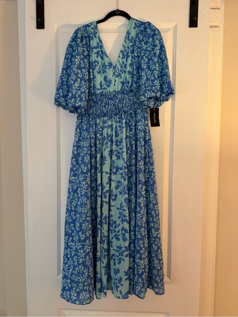 Taylor Blue Floral V-Neck Smocked Waist Midi Dress size 10